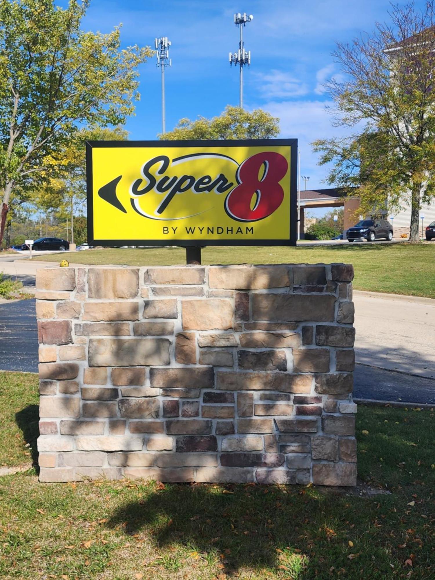 Super 8 By Wyndham Rockford I-90 Casino District Hotell Eksteriør bilde